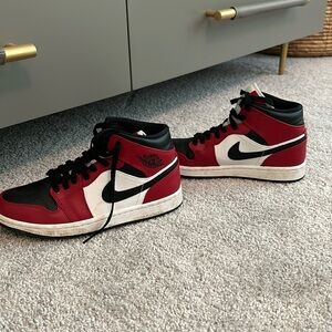 Jordan 1s - Chicagos